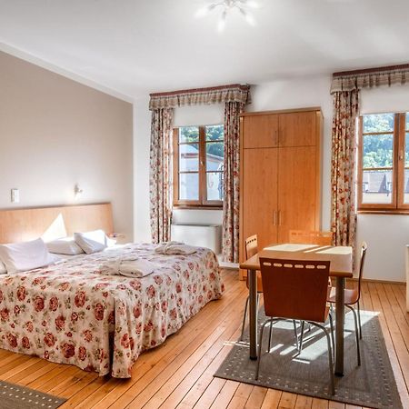 Hotel Galant Mikulov Bagian luar foto