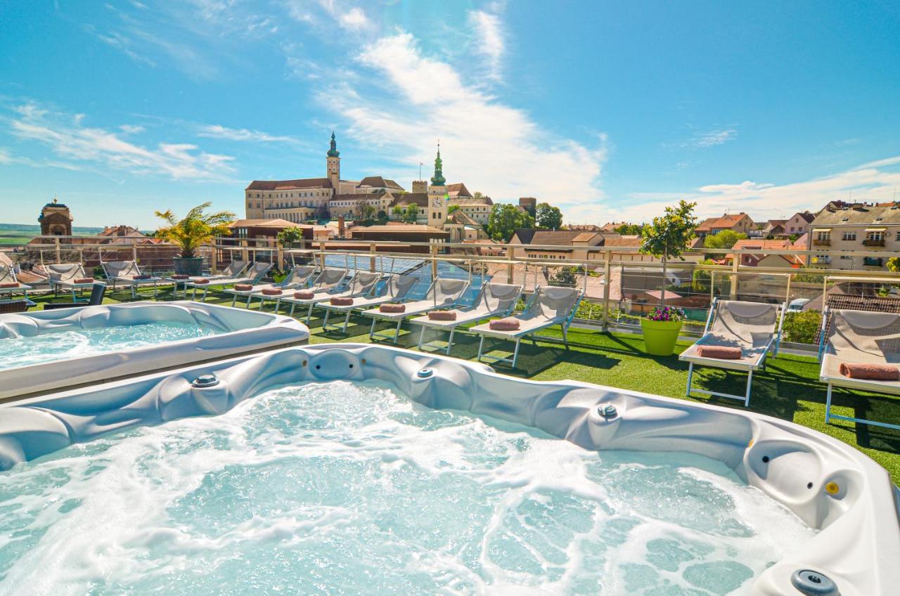 Hotel Galant Mikulov Bagian luar foto