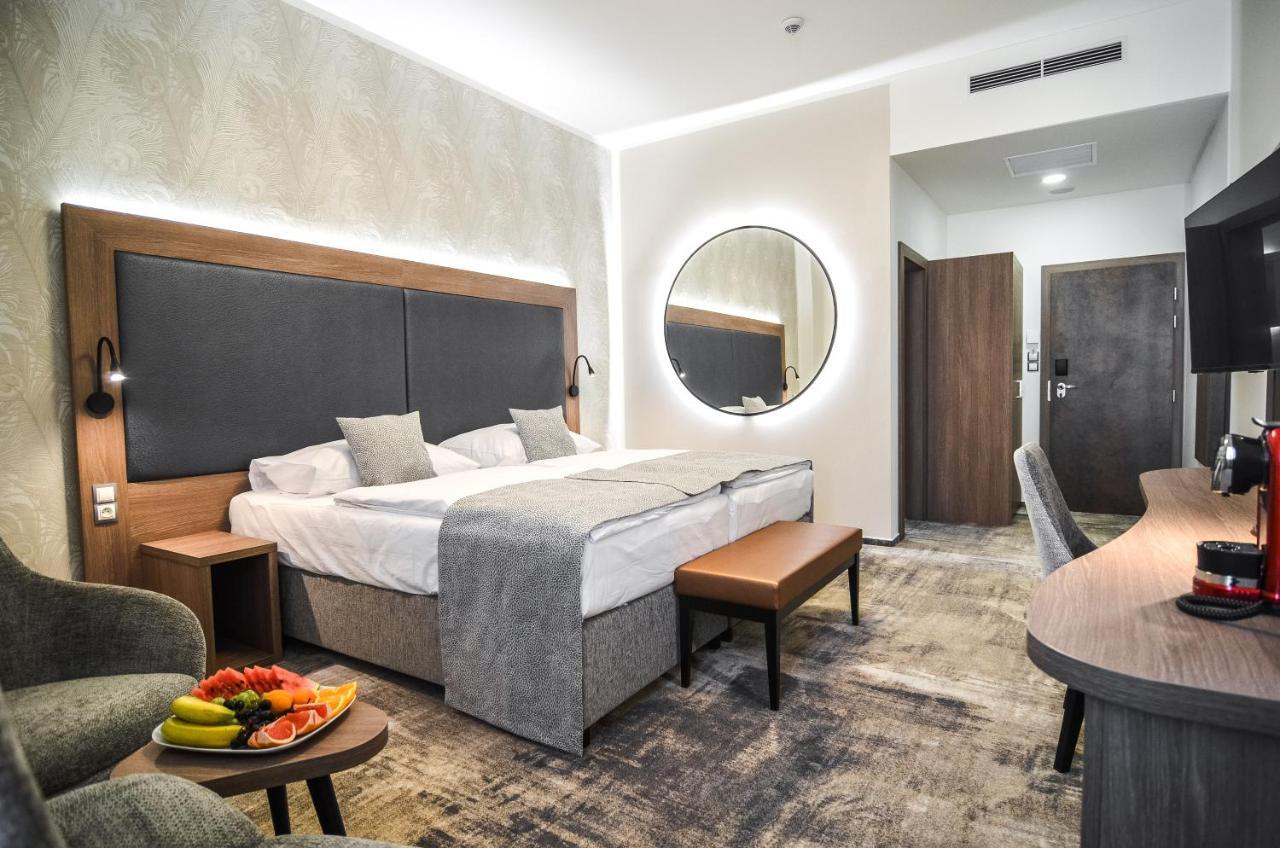 Hotel Galant Mikulov Bagian luar foto
