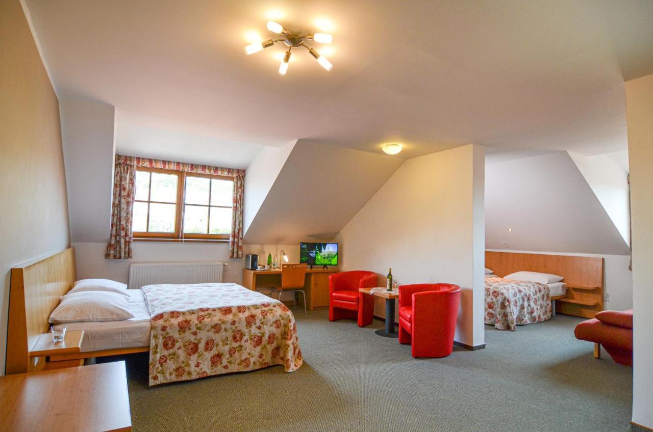 Hotel Galant Mikulov Bagian luar foto