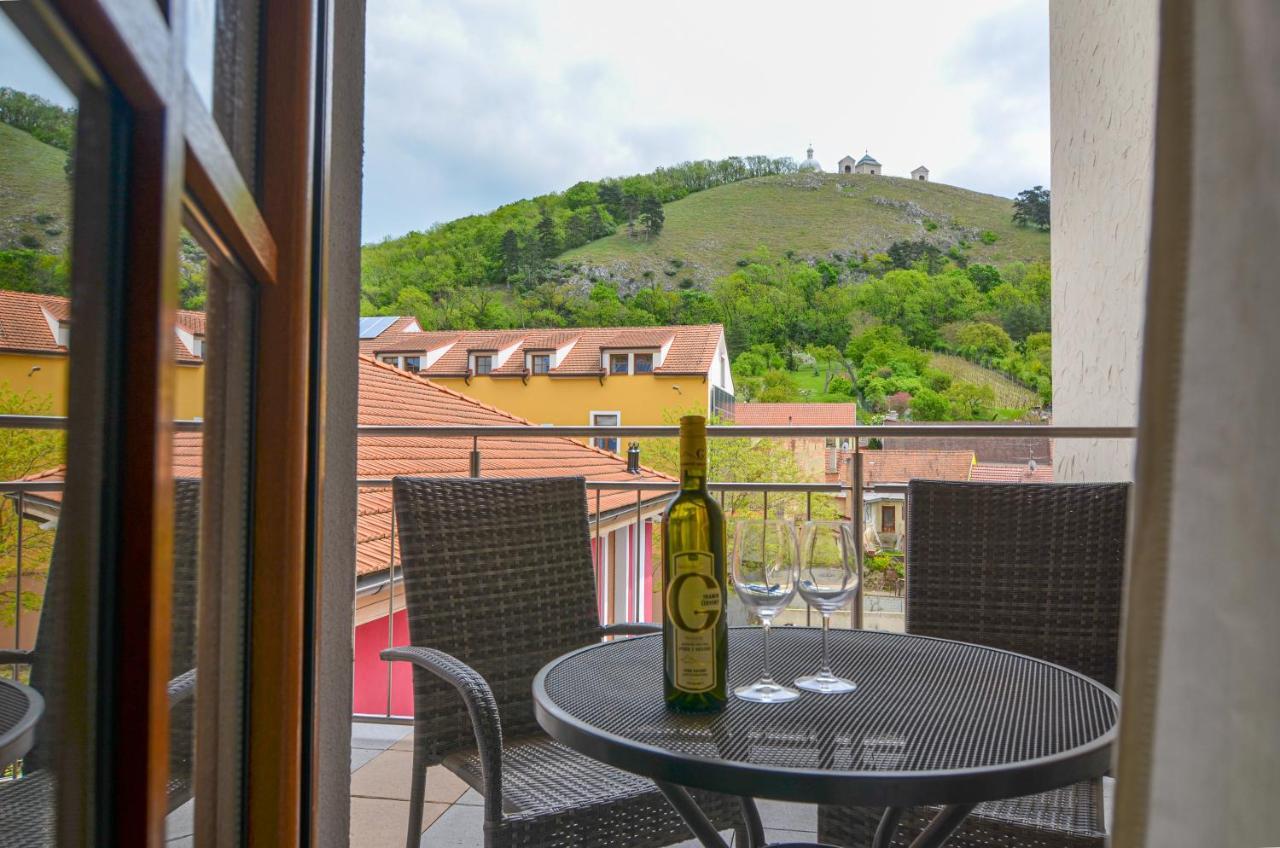 Hotel Galant Mikulov Bagian luar foto