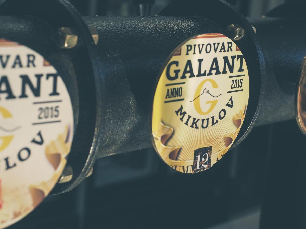 Hotel Galant Mikulov Bagian luar foto