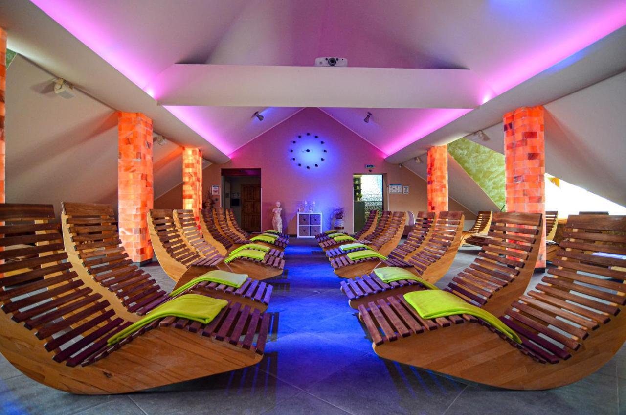 Hotel Galant Mikulov Bagian luar foto