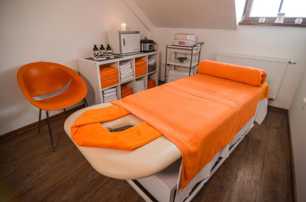 Hotel Galant Mikulov Bagian luar foto