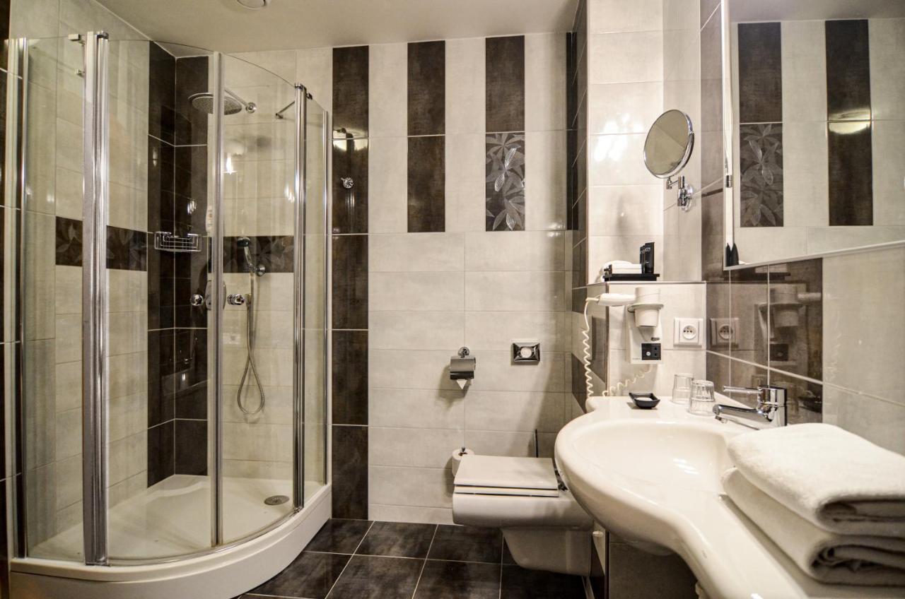 Hotel Galant Mikulov Bagian luar foto