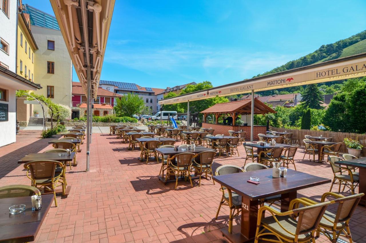 Hotel Galant Mikulov Bagian luar foto