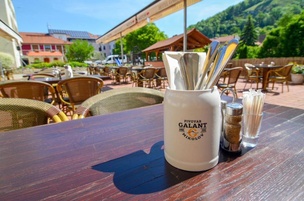 Hotel Galant Mikulov Bagian luar foto