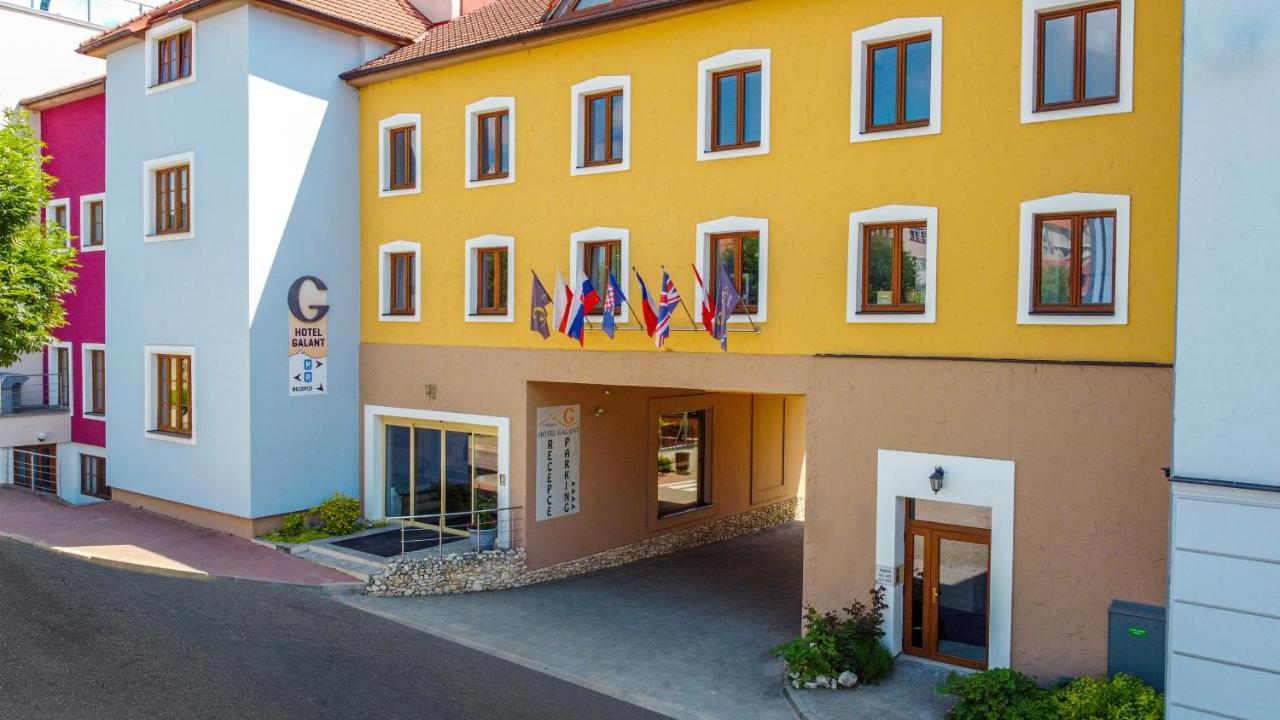 Hotel Galant Mikulov Bagian luar foto