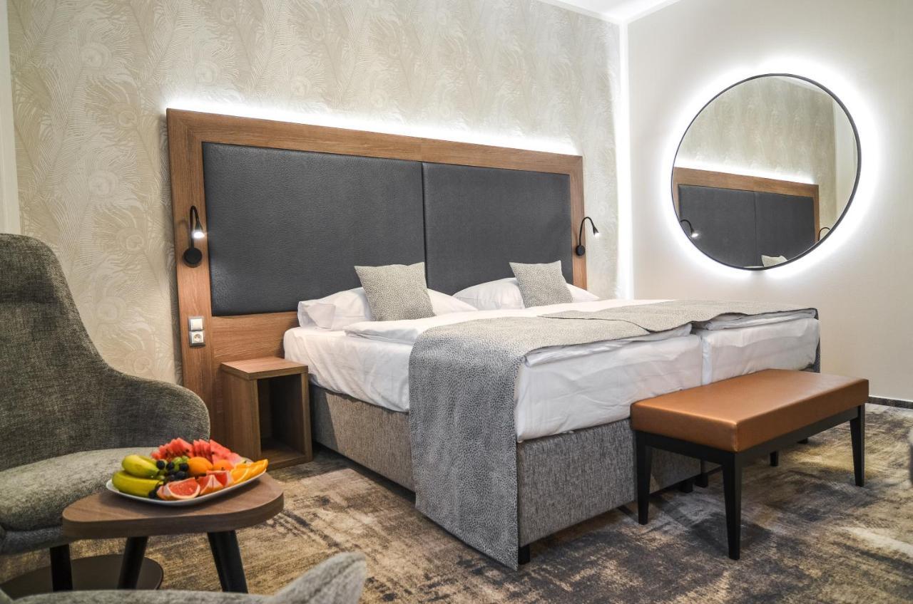 Hotel Galant Mikulov Bagian luar foto