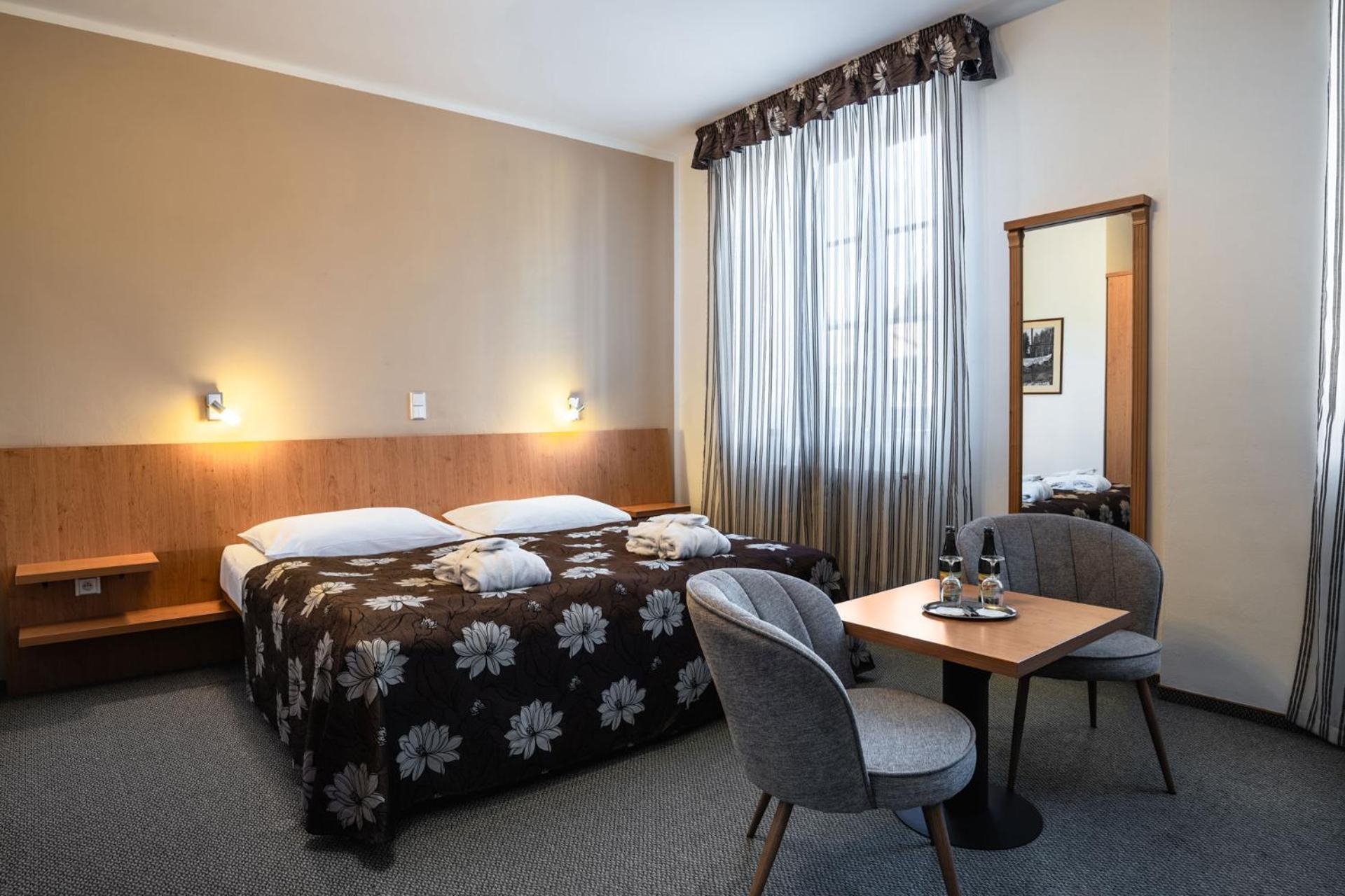 Hotel Galant Mikulov Bagian luar foto