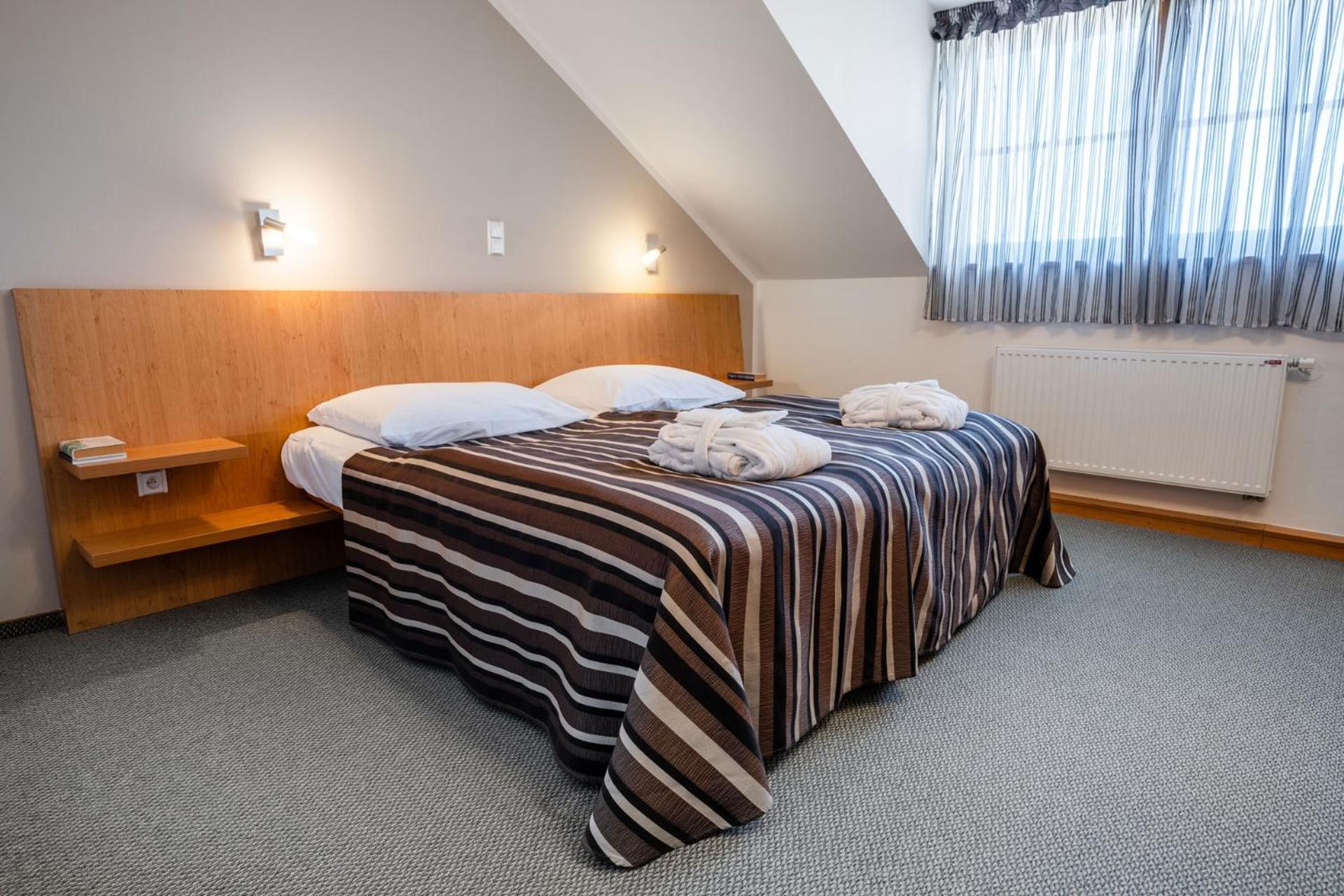 Hotel Galant Mikulov Bagian luar foto