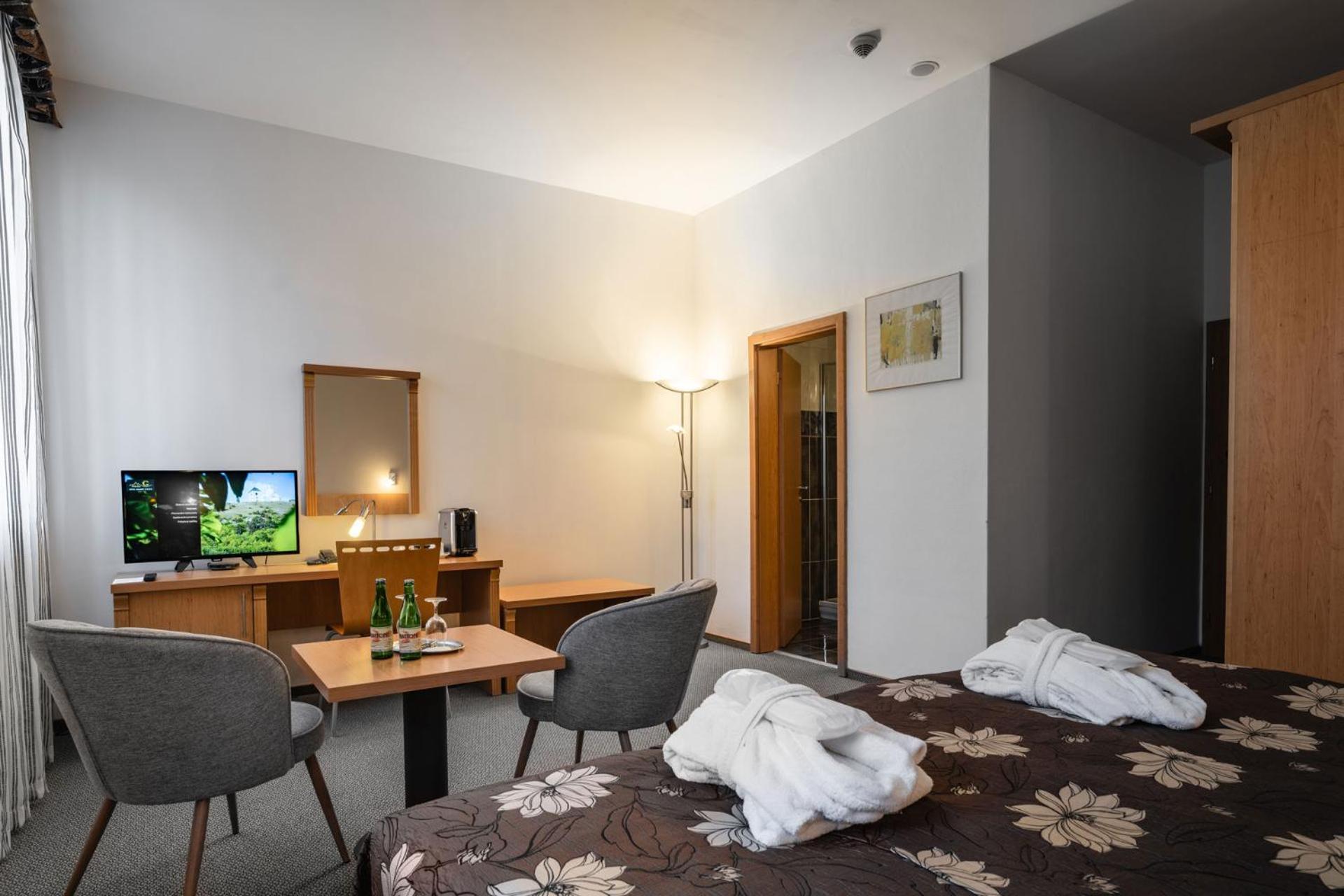 Hotel Galant Mikulov Bagian luar foto