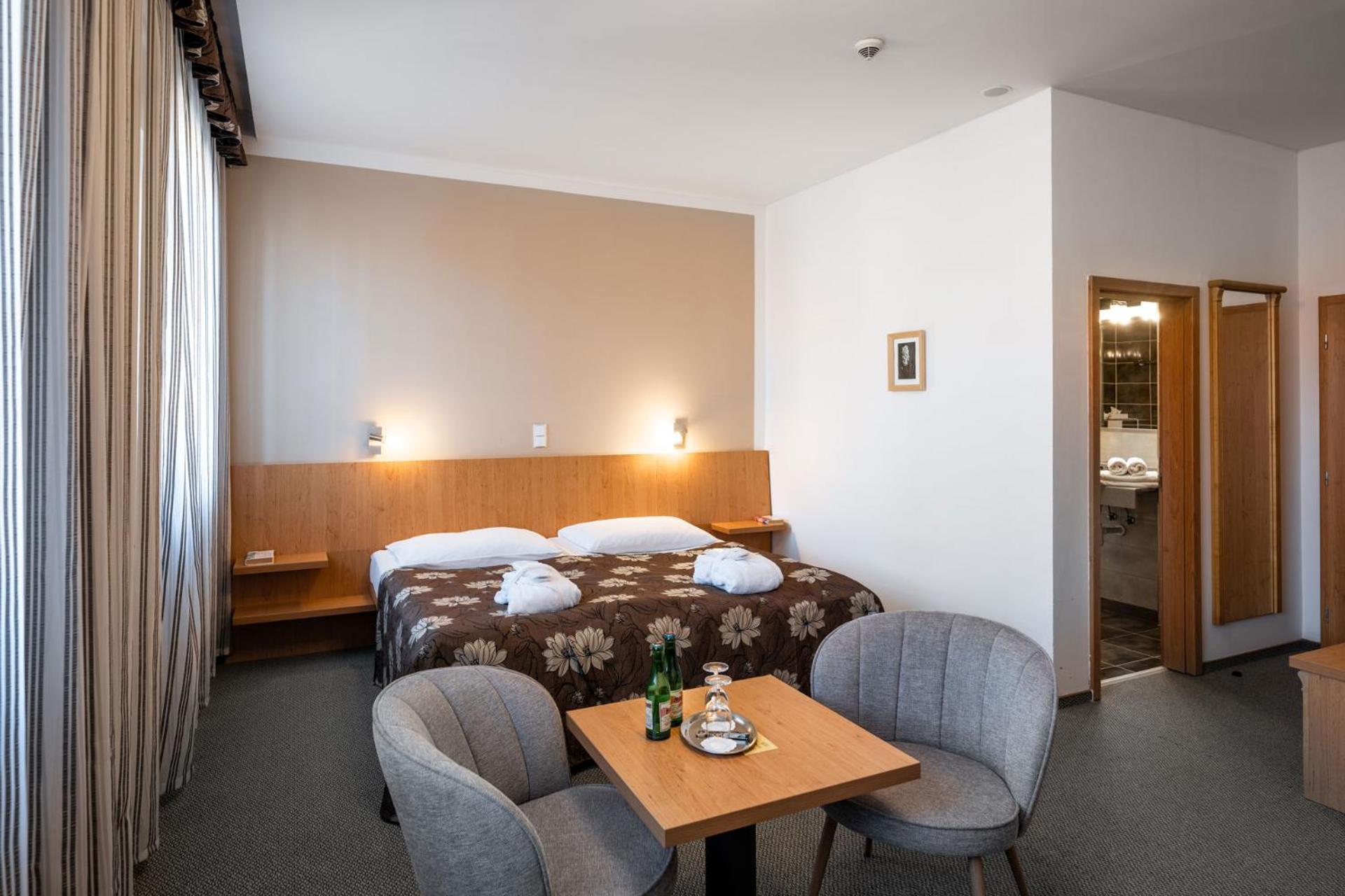 Hotel Galant Mikulov Bagian luar foto