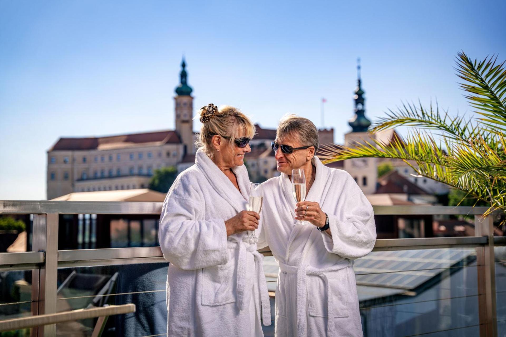 Hotel Galant Mikulov Bagian luar foto