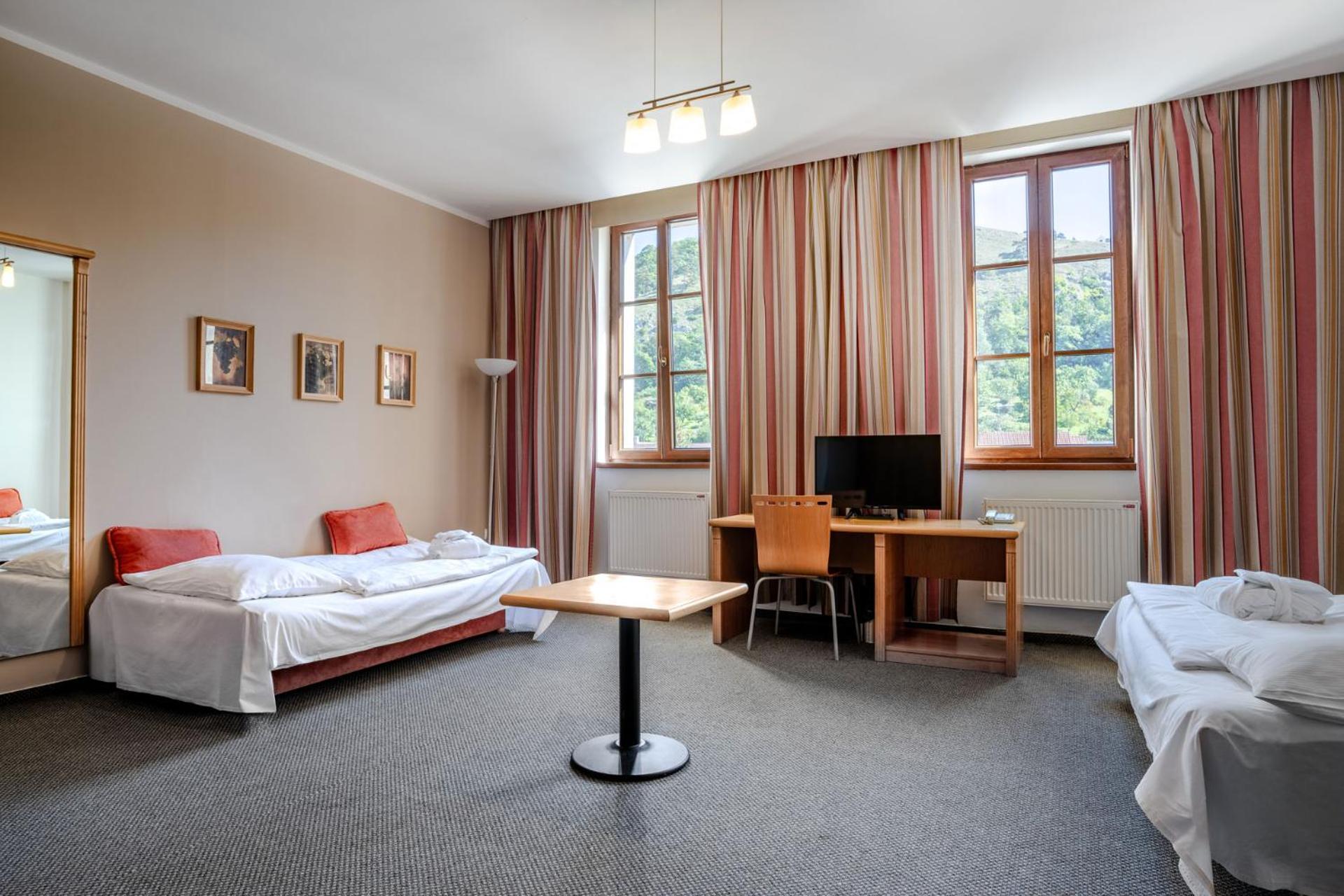 Hotel Galant Mikulov Bagian luar foto
