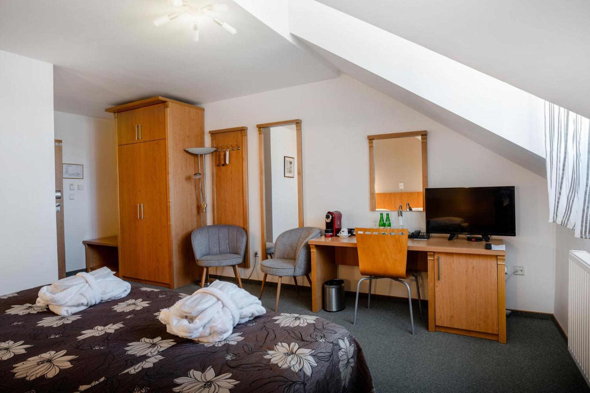 Hotel Galant Mikulov Bagian luar foto