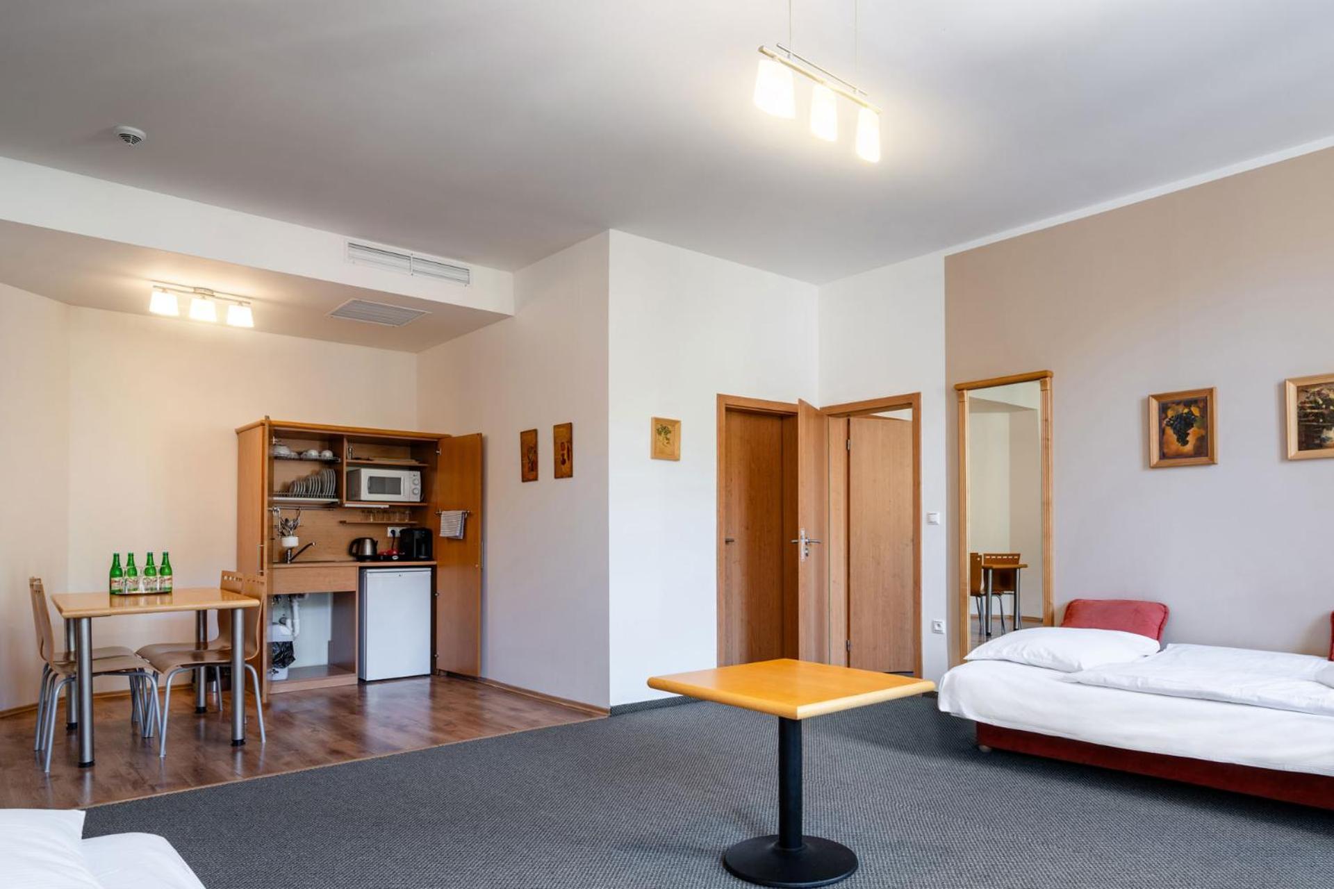Hotel Galant Mikulov Bagian luar foto
