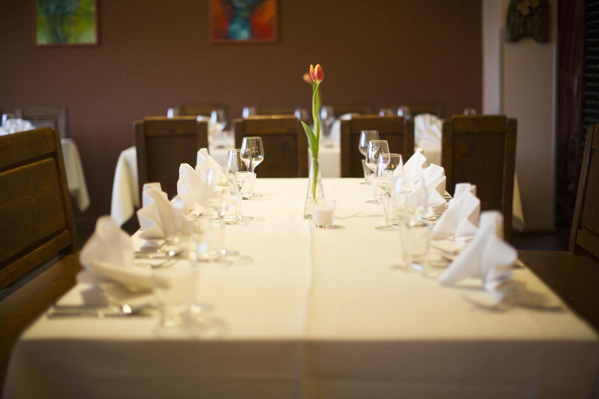 Hotel Galant Mikulov Bagian luar foto