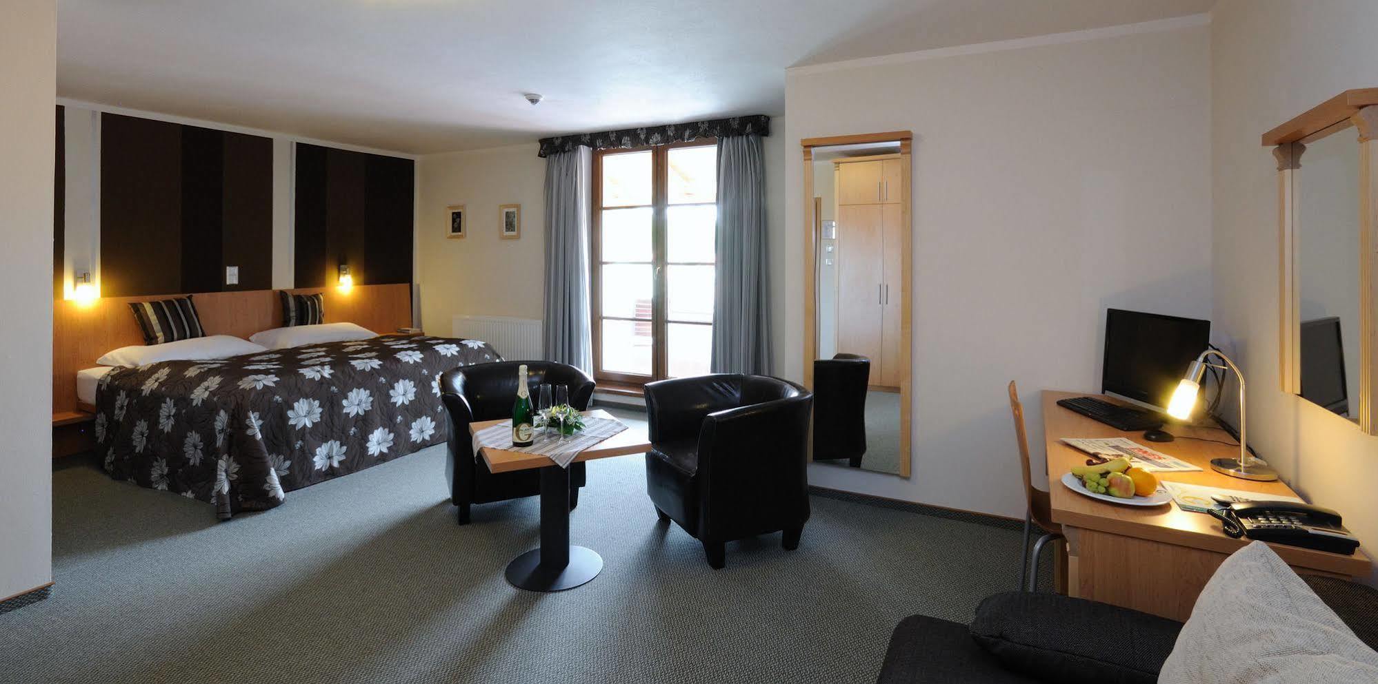 Hotel Galant Mikulov Bagian luar foto