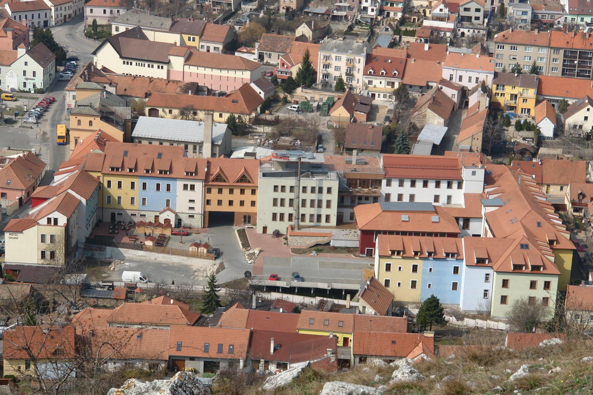Hotel Galant Mikulov Bagian luar foto