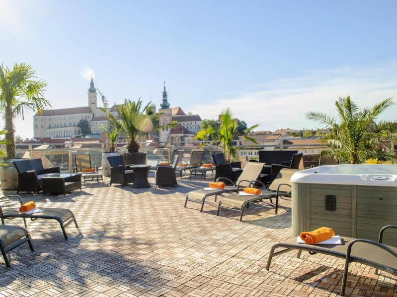 Hotel Galant Mikulov Bagian luar foto